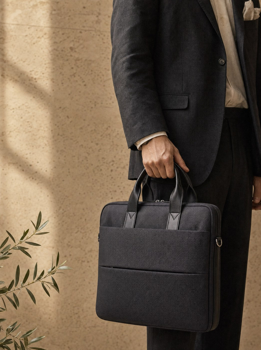 2way-briefcase wearing