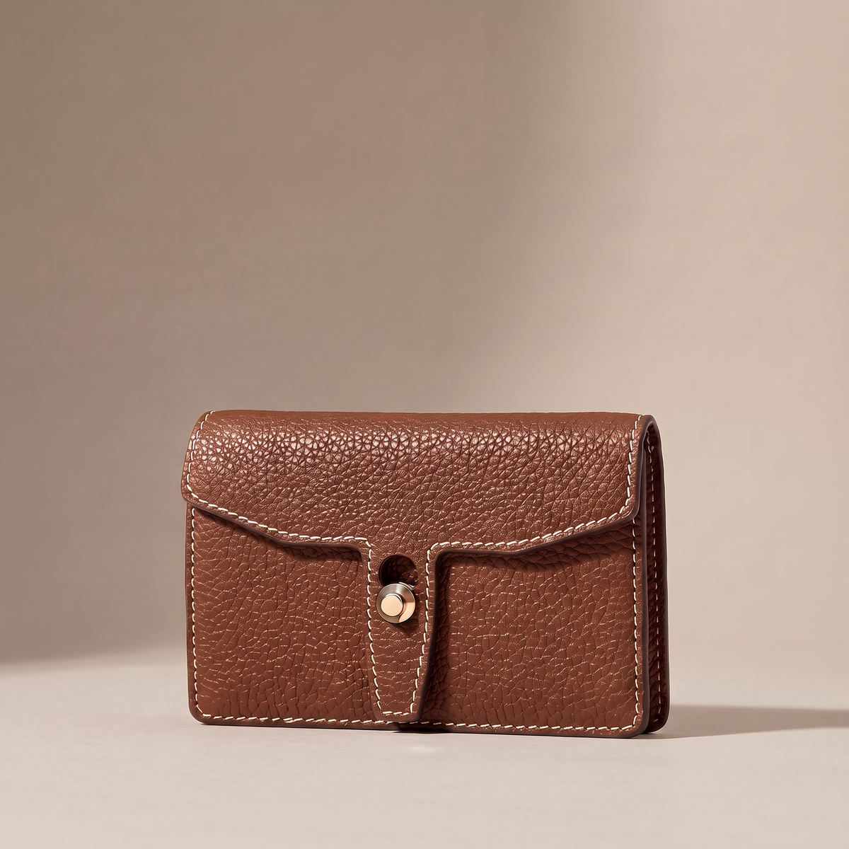 LISCIO ／ 二つ折り財布 フラップ brown