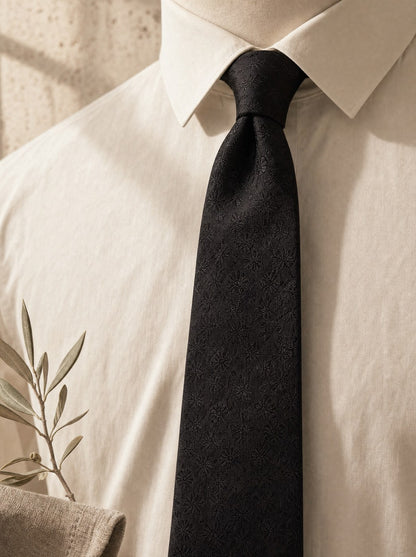 komon-necktie wearing